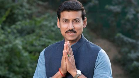 Rajyavardhan Singh Rathore providing ration and food to needy people in ...