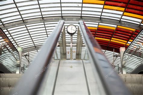 Amsterdam central train station architecture – Stock Editorial Photo ...