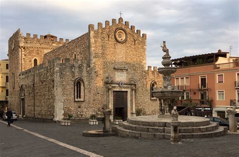 piazza del duomo Taormina – Loire Daily Photo