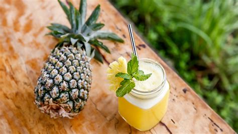 7 Surprising Pineapple Juice Benefits