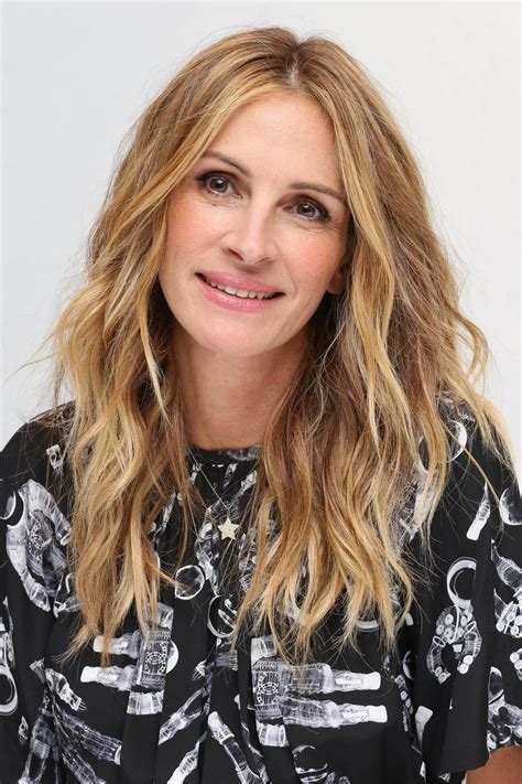 Julia Roberts - "Wonder" Press Conference in London 11/05/2017 • CelebMafia