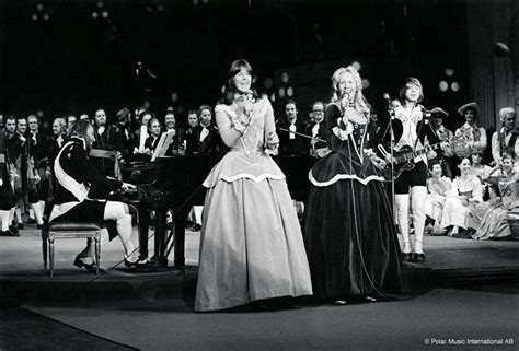 ABBAFanatic: ABBA Royal Performance Of Dancing Queen 40 Years Ago Today