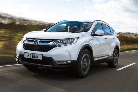 Honda CR-V Hybrid review - pictures | Carbuyer