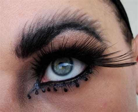 black swan eye make up...minus that eye brow action | Black swan, Eye ...