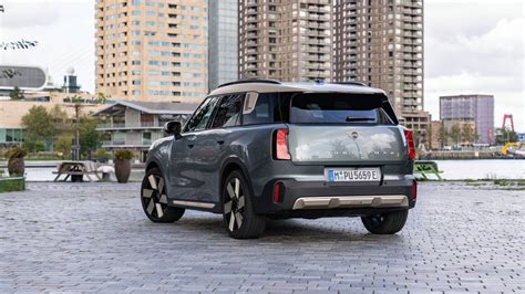 MINI shares specs for its first long-range EV, the 2025 Countryman SE ...