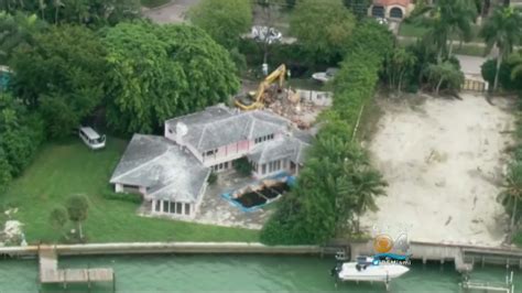 Drug Lord Pablo Escobar’s Miami Beach Mansion Demolished - YouTube