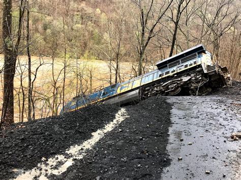 CSX train derails in Fayette County | News | bdtonline.com