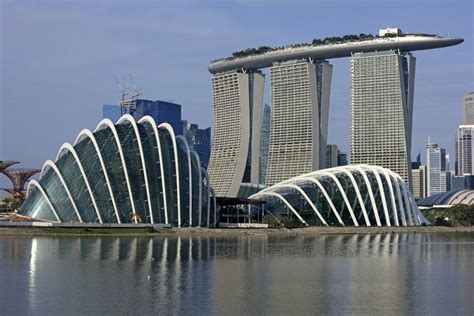 The Flower dome and Cloud Forest dome at the new Singapore Gardens by ...