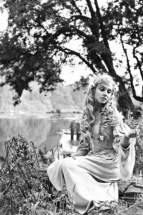 Jean Simmons as Ophelia in Hamlet (1948) | Jean simmons, Actresses ...