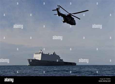 Amphibious transport dock hi-res stock photography and images - Alamy