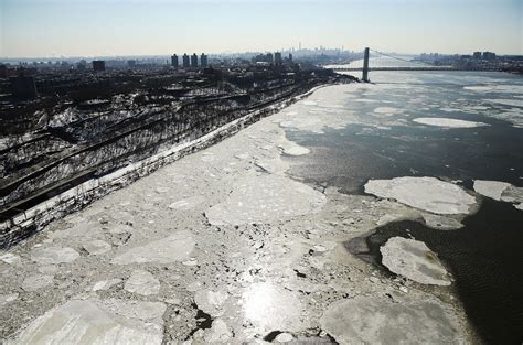 Hudson River is frozen as photos show New York in deep freeze - in ...