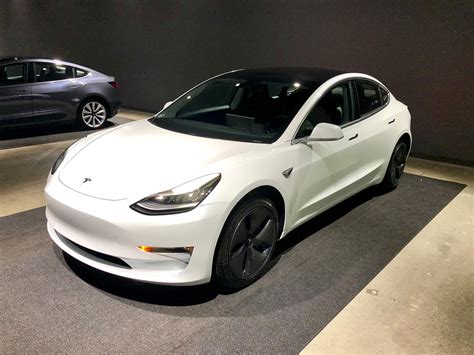 Tesla Model 3 Standard Range specs, 0-60, quarter mile, lap times ...