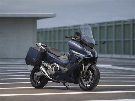 Honda’s All-new Forza 750 Debuts Overseas | BikeDekho