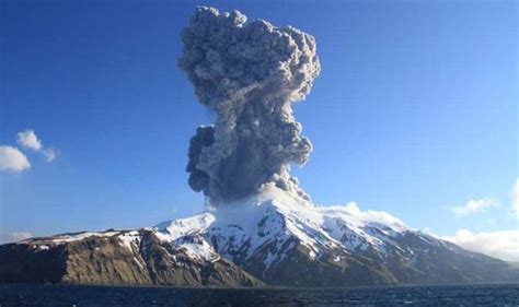 Alaska volcano under watch as 'explosive activity possible' after 8.2 ...