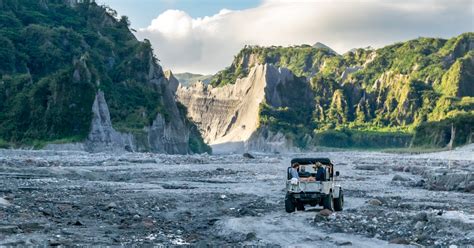 Mt. Pinatubo Private Day Hike Tour with 4x4 Ride, Lunch,