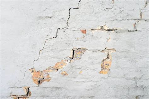 How To Fix Large Cracks In Walls - Step-By-Step - Homestead & Prepper