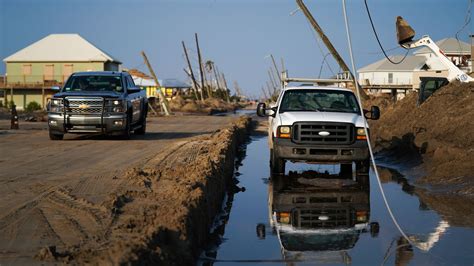 Hurricane Ida-hit U.S. South under flood threat: Rains lash Louisiana