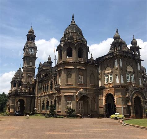 Maharaja's Palace Kolhapur, Timings, Images, Entry Fee, History