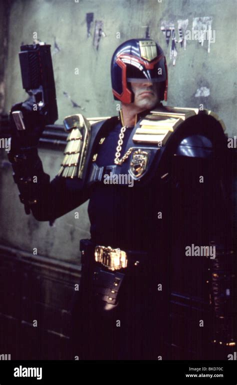 JUDGE DREDD (1995) SYLVESTER STALLONE JUDG 129 Stock Photo - Alamy