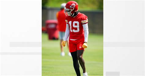 Chiefs' Kadarius Toney leaves practice with knee injury - Breaking News ...