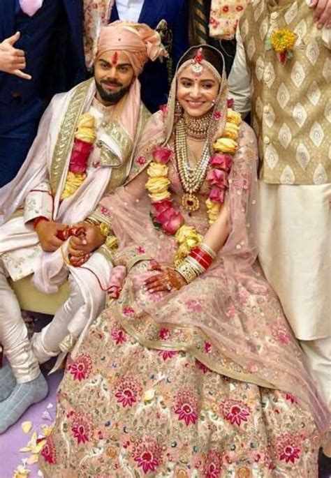 Latest News: Anushka Sharma And Virat Kohli Wedding Pictures. Anushka ...