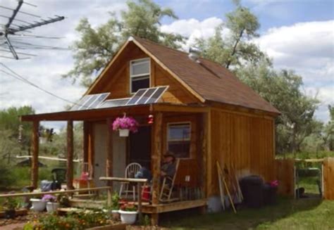 How To Build a 400sqft Solar Powered Off Grid Cabin for $2k - Off Grid ...