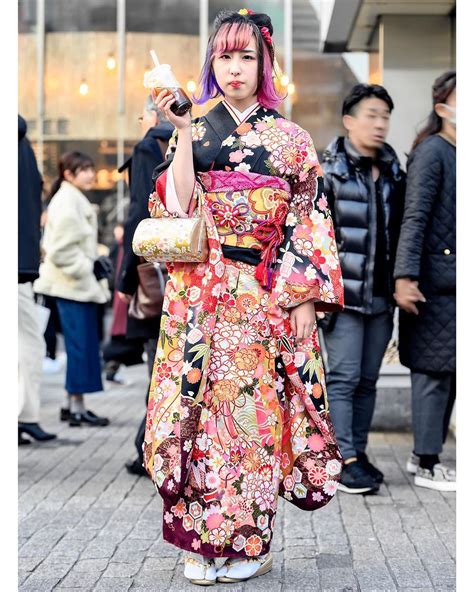 Tokyo Fashion: Traditional Japanese furisode kimono on the streets of ...