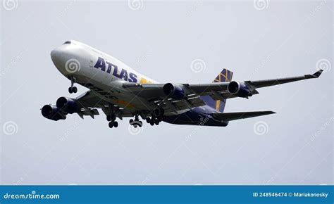 Atlas Air Boeing 747 Cargo Plane Prepares for Landing Editorial Stock ...