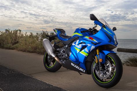 First ride: 2017 Suzuki GSX-R1000R | Canada Moto Guide