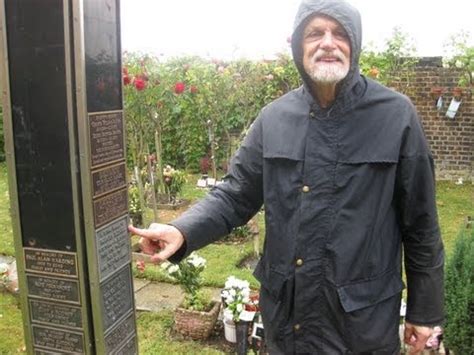 Revealed! Freddie Mercury's Secret Resting Place, Kensal Green Cemetery ...