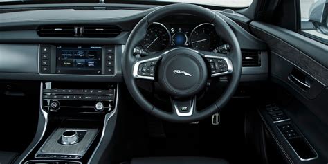 Jaguar XF (2015-2019) Interior & Infotainment | carwow