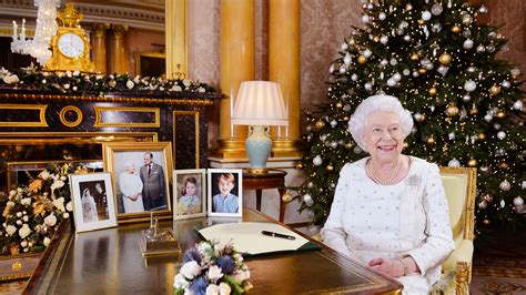 Buckingham Palace Transformed With Christmas Decorations In New Video