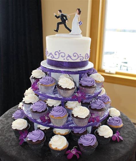 Purple Wedding Cake With Cupcakes - Tommy Grier Torta Nuziale