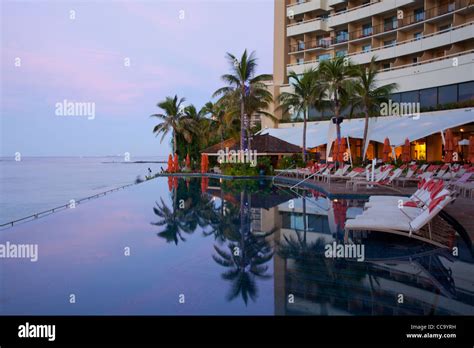 Pool at the Sheraton Waikiki, Waikiki Beach, Honolulu, Hawaii Stock ...