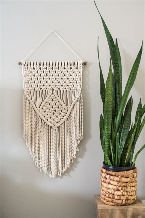 LEARN THREE BASIC MACRAME KNOTS TO CREATE YOUR WALL HANGING - Home ...