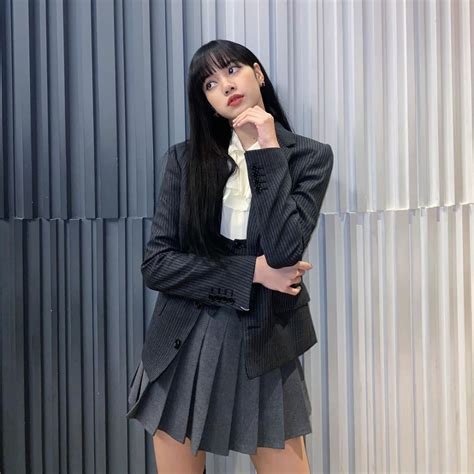 lisa pics on Twitter | Kpop girls, Blackpink fashion, Blackpink lisa