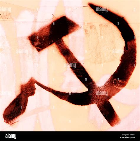 Graffiti - Hammer and Sickle Stock Photo - Alamy