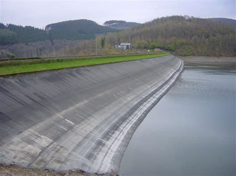 File:Obernau embankment dam Brauersdorf.JPG - Wikimedia Commons