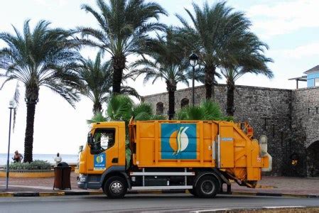 Selikor tackles illegal dumping - Curaçao Chronicle