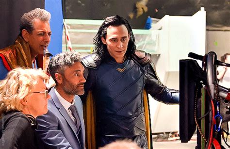 Tom Hiddleston, Jeff Goldblum, and Taika Waititi behind the scenes of ...