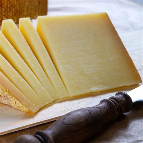 Best Gruyere Cheese Substitute (17 Amazingly Tasty Alternatives To Use!)