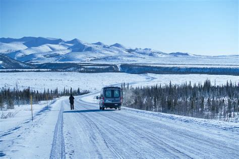 Winter guided van tours in the Yukon - Terre Boréale