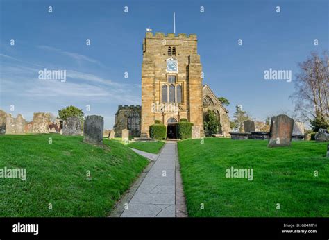 St Mary's church in the pretty village of Goudhurst, Kent, UK Stock ...