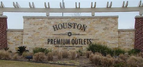 Phase II of Houston Premium Outlets opens