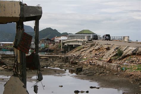 File:Tsunami 2004 aftermath. Aceh, Indonesia, 2005. Photo- AusAID ...