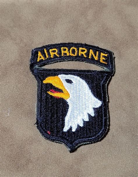 Lot - Original WW2 Screaming Eagle 101st Airborne Patch