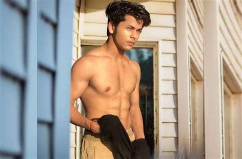 Siddharth Nigam Biography, Height, Weight, Age, Instagram, Girlfriend ...