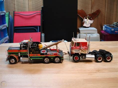 Built 1/25 scale model semi-trucks Peterbilt Wrecker - International ...