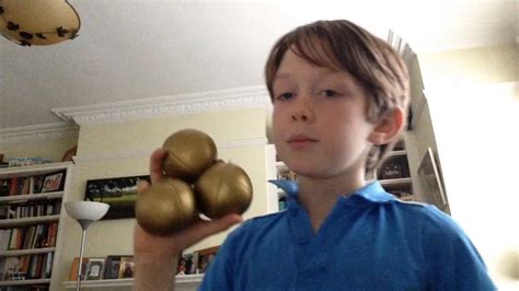 How to juggle 6 balls the riot way - YouTube