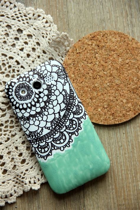 Give Your Phone Case A Makeover With These 25 DIYs!